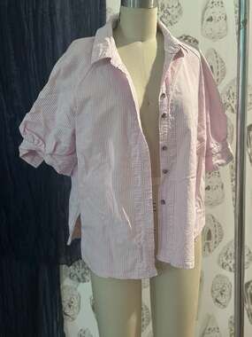 Seersucker Preppy Summer Women's Pink and White Striped Button-Down Shirt Size M